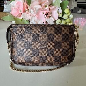 Louis Vuitton mini Pochette accessories DE